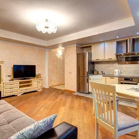 Apartments Near The Shopping Center Gulliver Kyiv Exterior foto