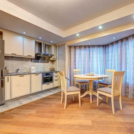Apartments Near The Shopping Center Gulliver Kyiv Exterior foto