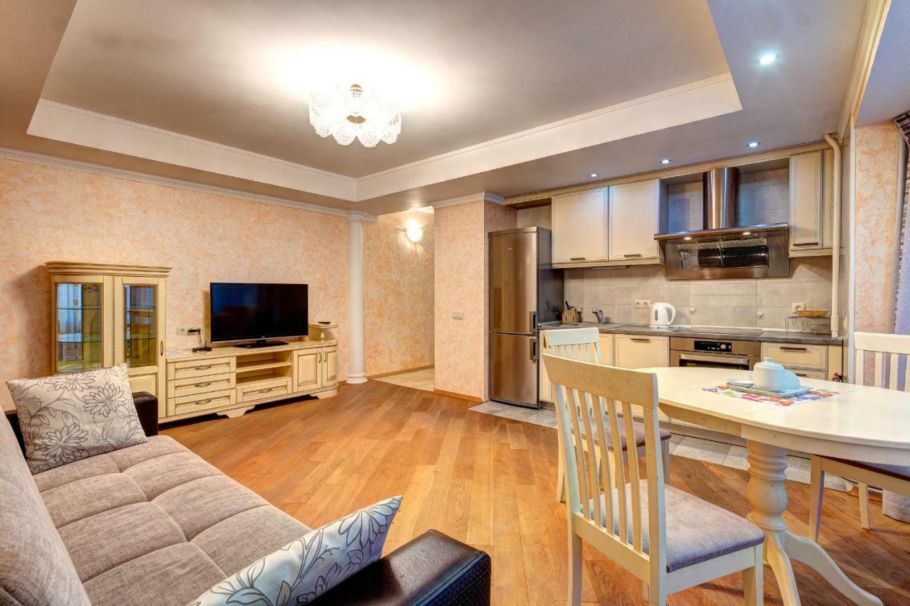 Apartments Near The Shopping Center Gulliver Kyiv Exterior foto